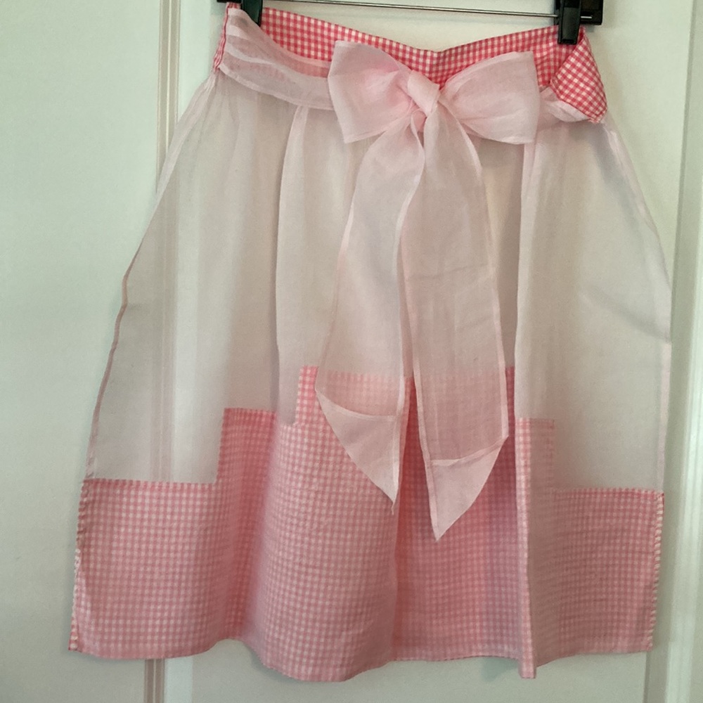 Aprons Two Beautiful Hand Made Vintage Aprons. Pink has cross stitch on both - Picture 9 of 17
